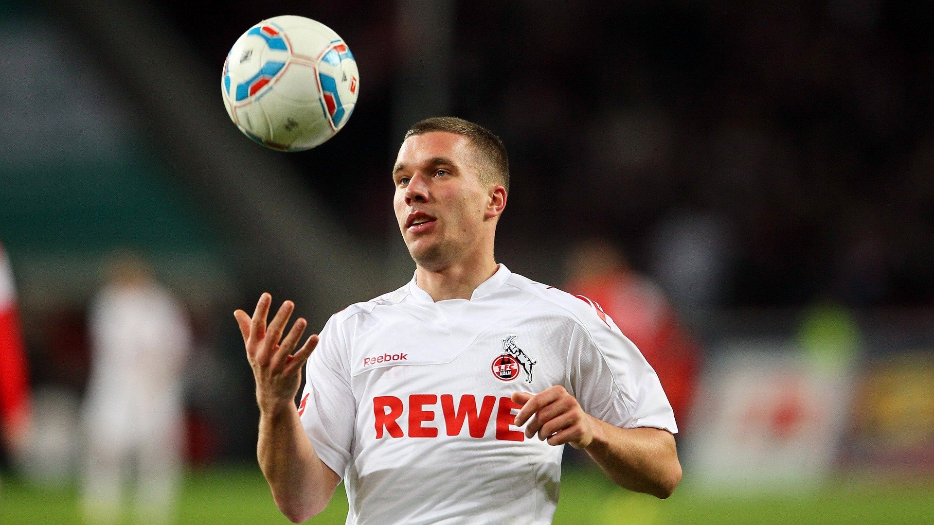 “AI智能裁判：从辅助判罚到全自主判决，未来公平比赛的核心引擎”